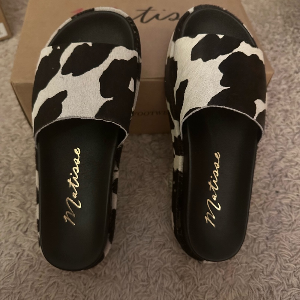 Matisse Hideaway platform slides